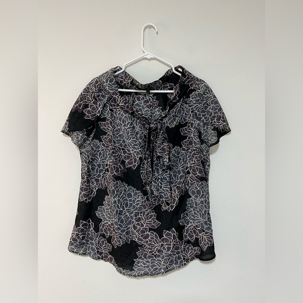 GAP Black and Gray Silk-Blend Sheer Loose Fit Floral Blouse w/ Neck Tie
